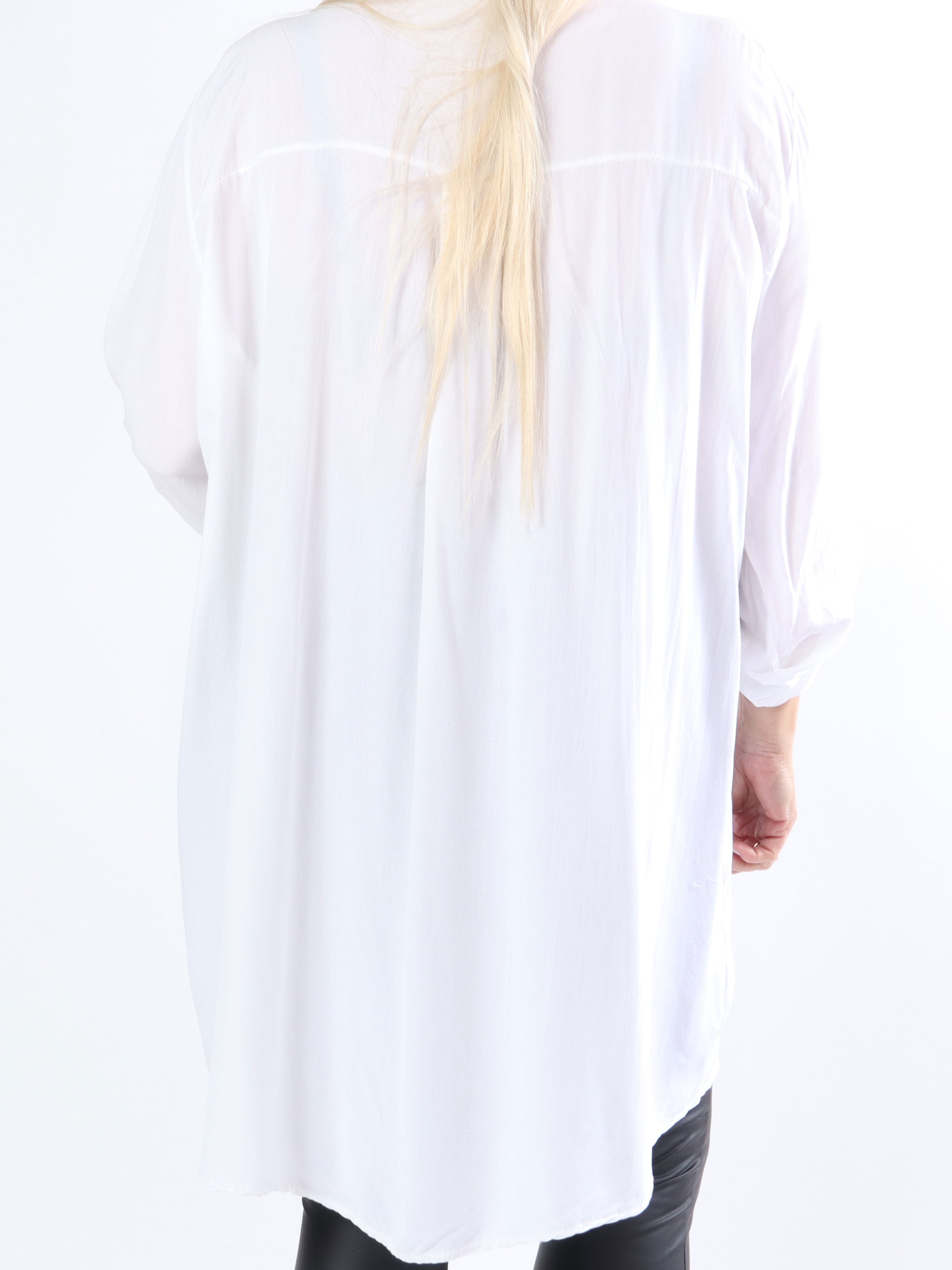 Marcelina - Söt plus size skjorta med paljettfickor